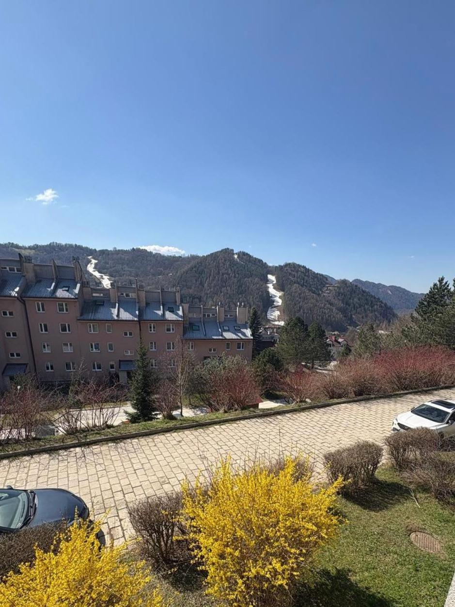 Apartament z 1 sypialnią, balkonem i widokiem na góry